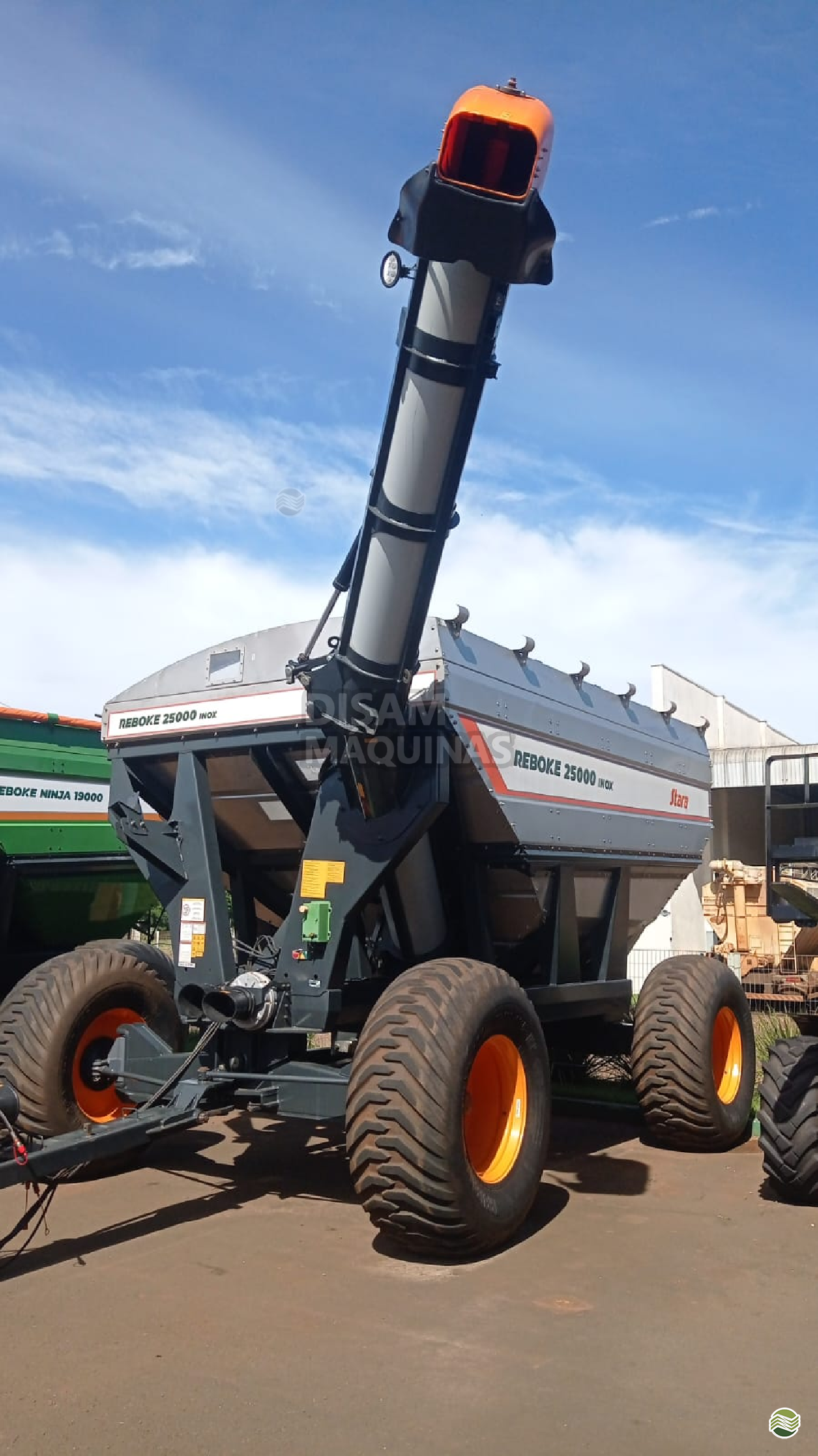 IMPLEMENTOS AGRICOLAS CARRETA BAZUKA GRANELEIRA 25000 Disam Máquinas - Stara MEDIANEIRA PARANÁ PR